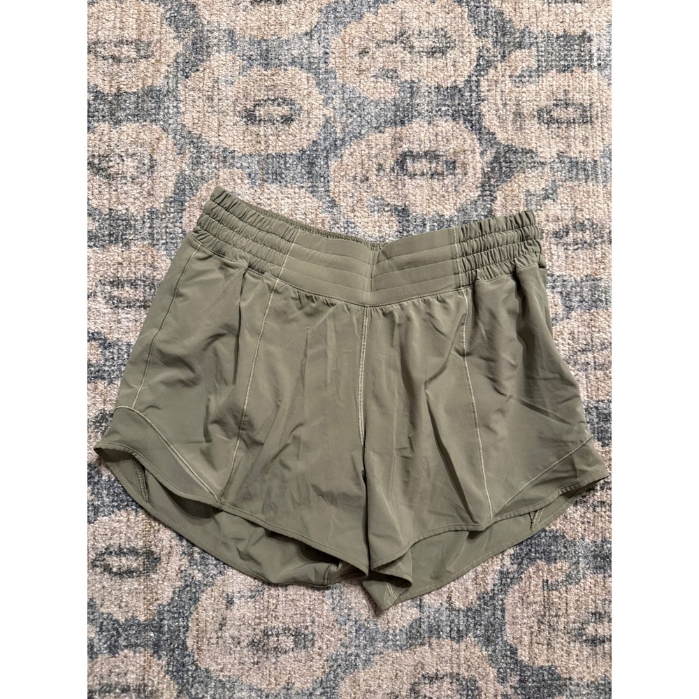 Lululemon Hotty Hot Short Size 8 TALL Excellent Condition